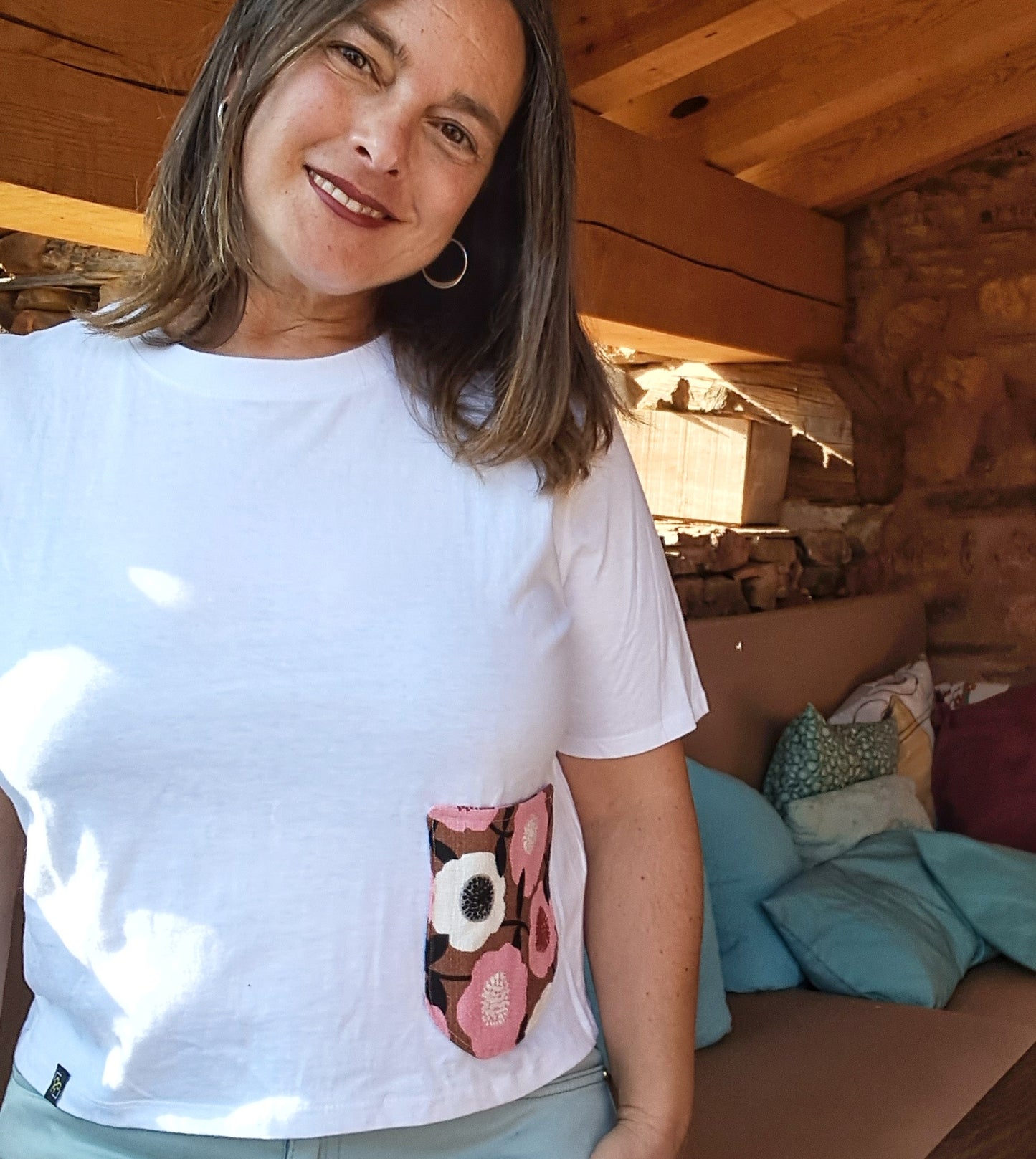 Camiseta de manga corta con bolsillo estampado