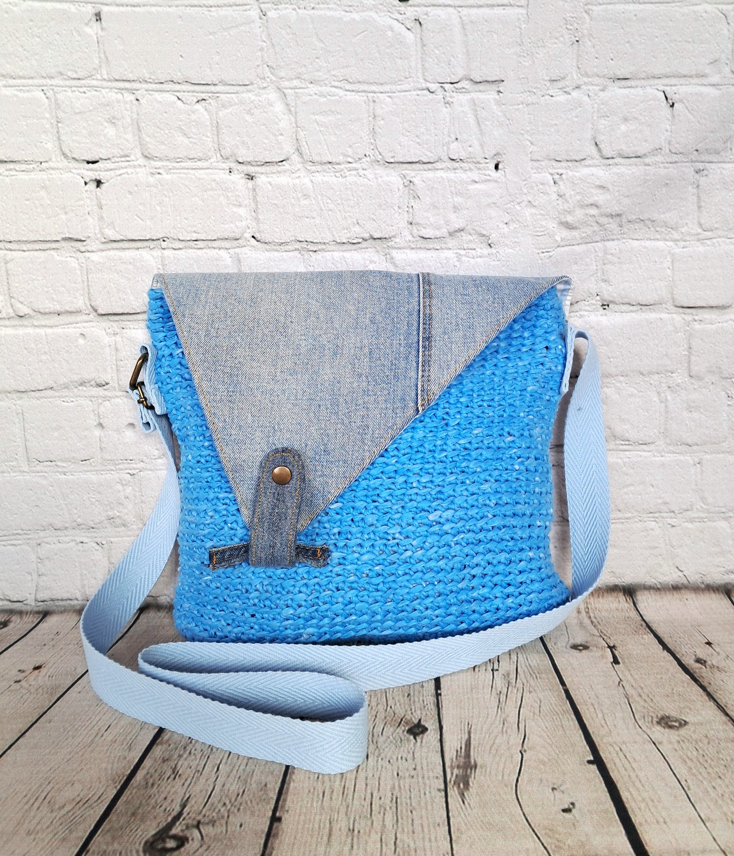 Bandolera solapa crochet turquesa