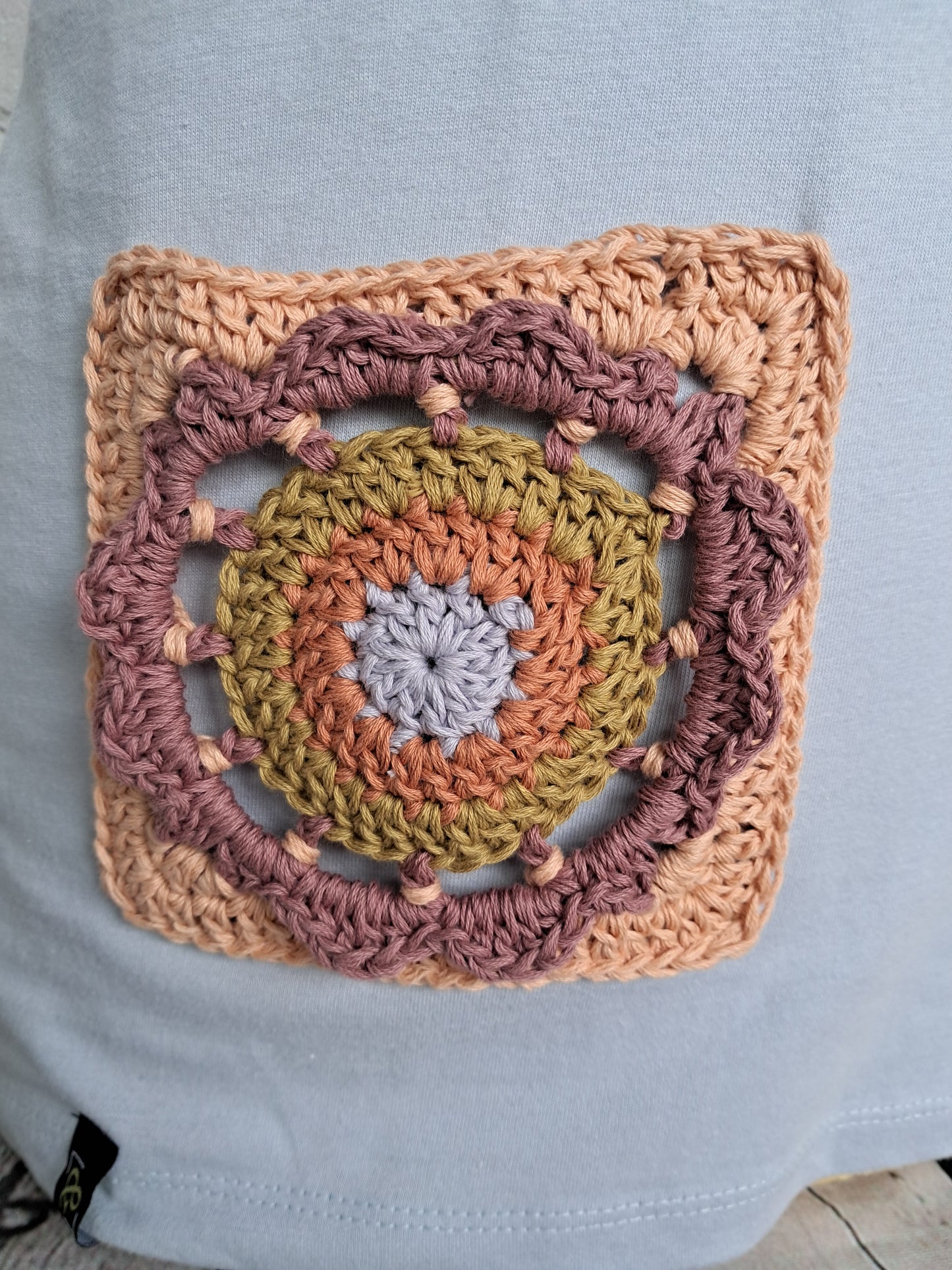 Camiseta de tirantes con bolsillo crochet