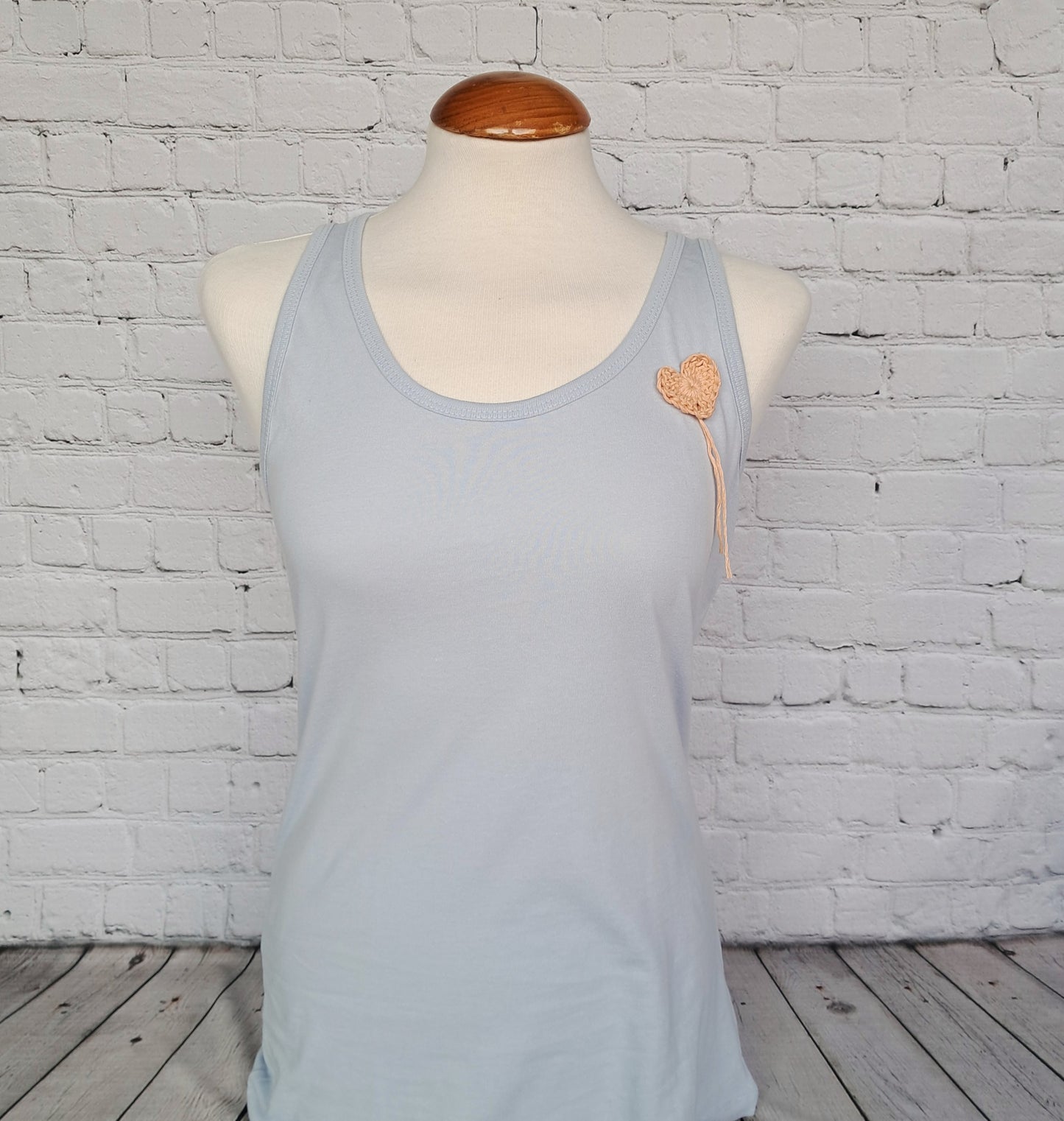 Camiseta de tirantes con detalle crochet