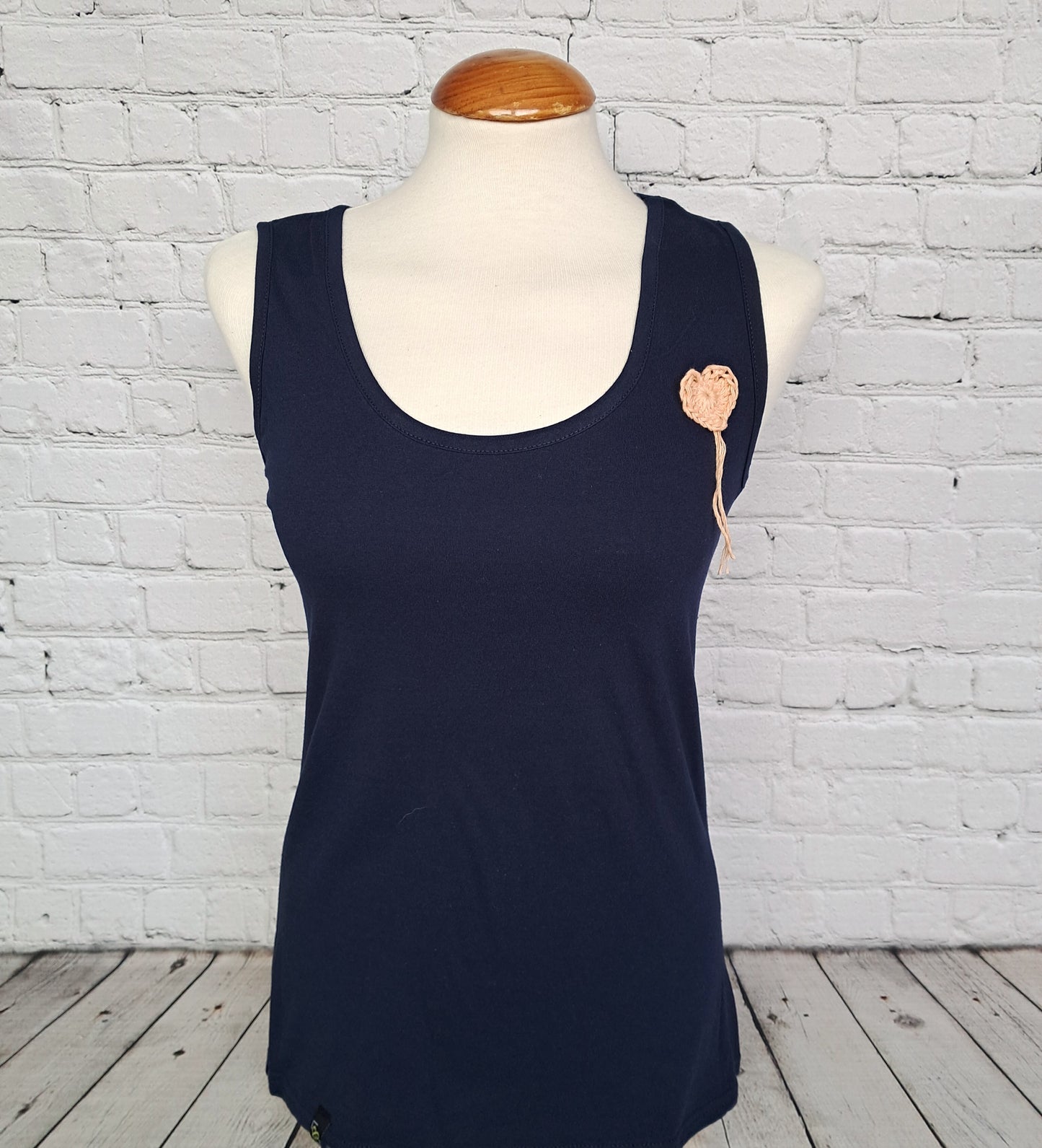 Camiseta de tirantes con detalle crochet