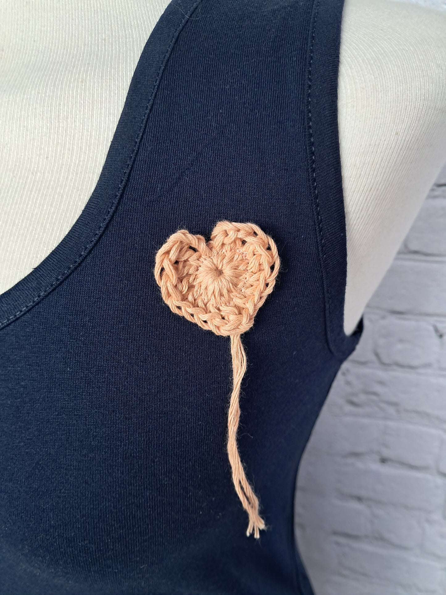 Camiseta de tirantes con detalle crochet