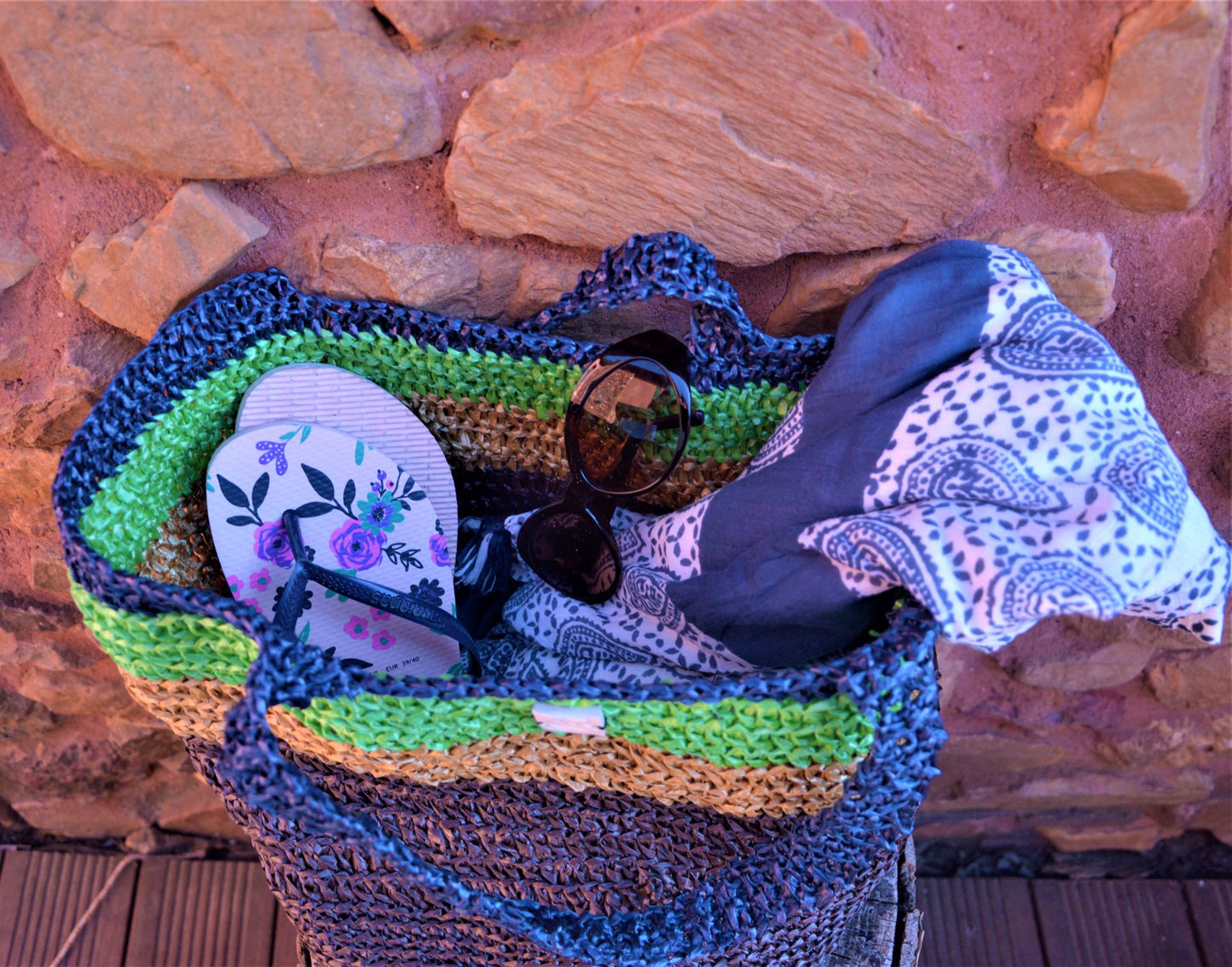 Detalles del bolso de rafia ARCOIRIS