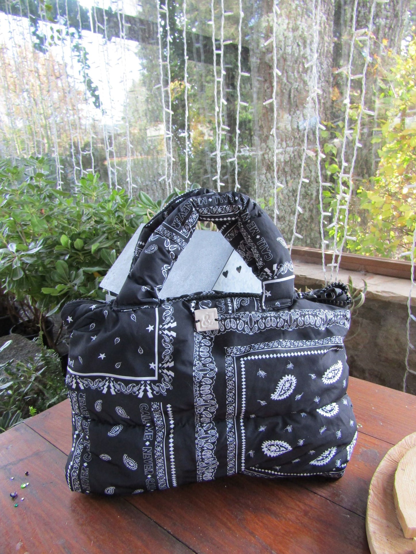 Bolso de mano con estampado paisley