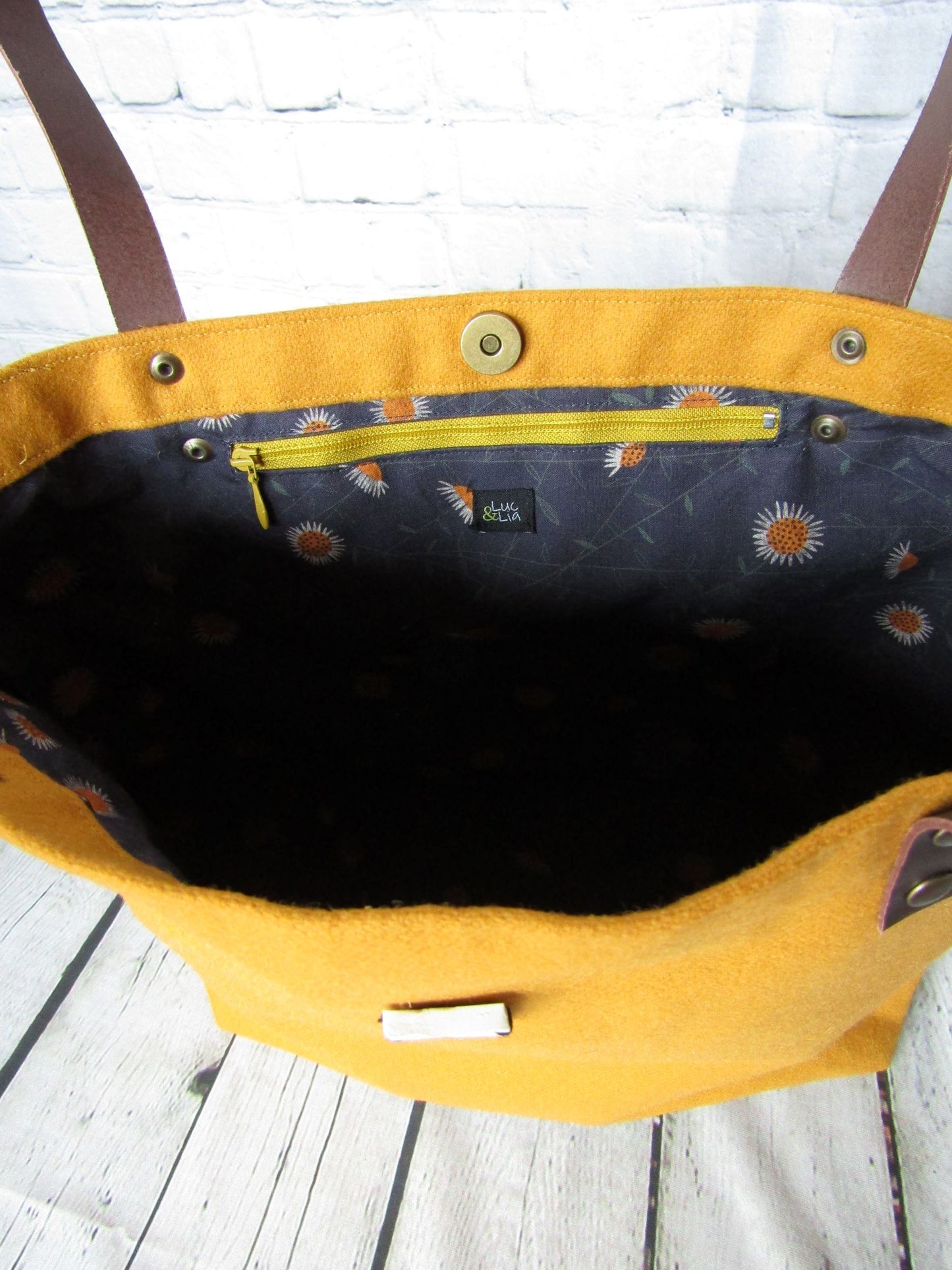 Interior y forro del bolso shopper mostaza