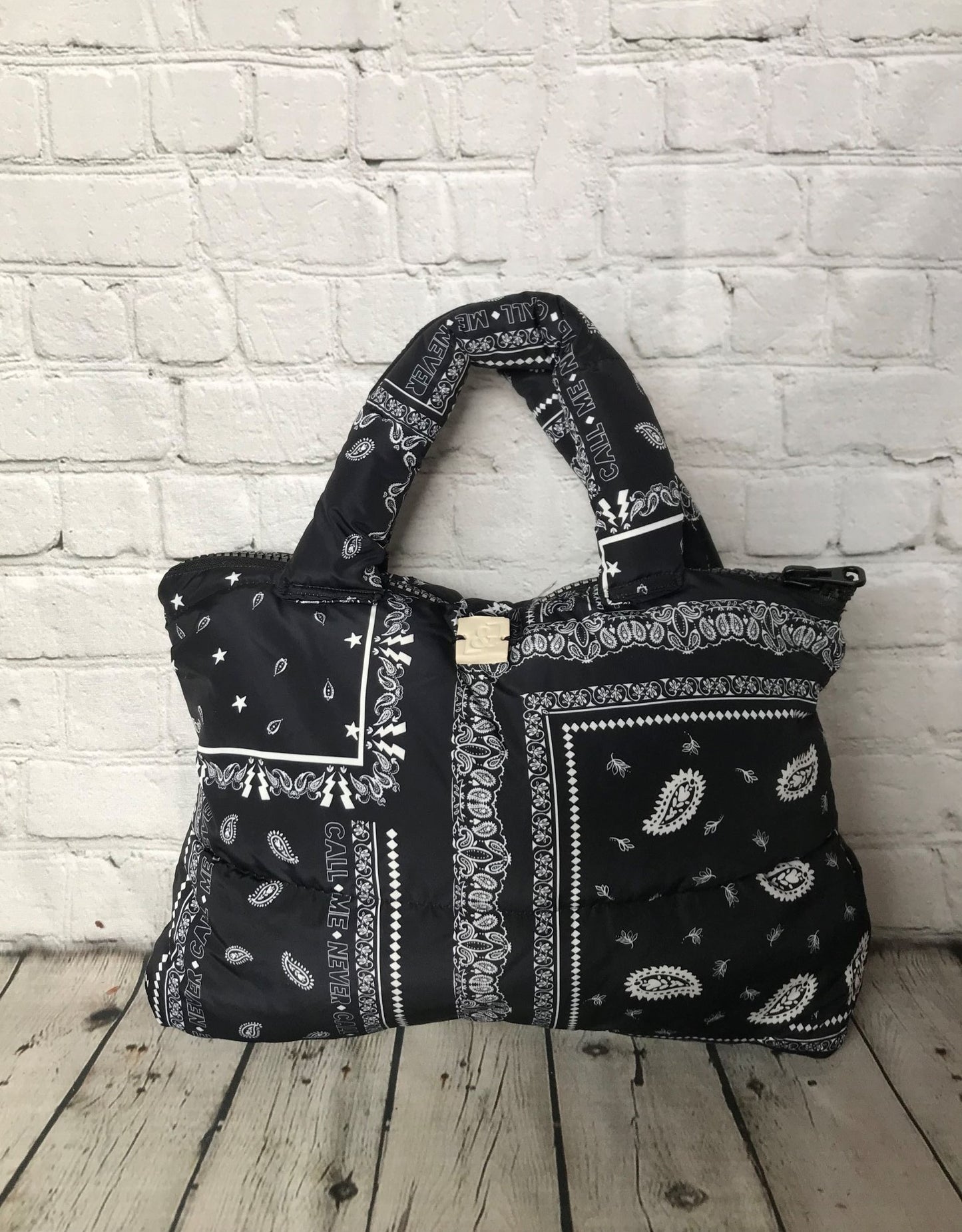 Bolso de mano paisley reconvertido