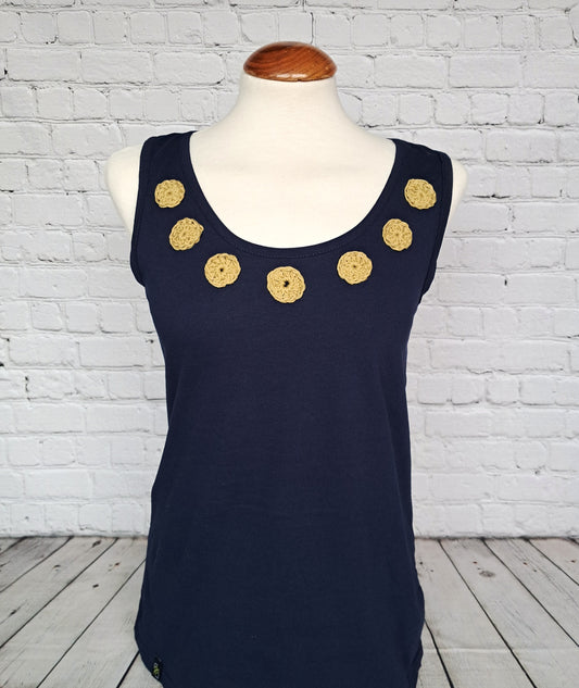 Camiseta de tirantes con detalle crochet