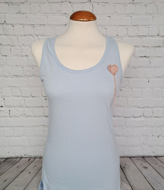 Camiseta de tirantes con detalle crochet