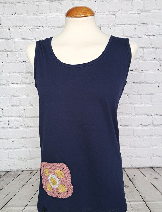 Camiseta de tirantes con bolsillo crochet
