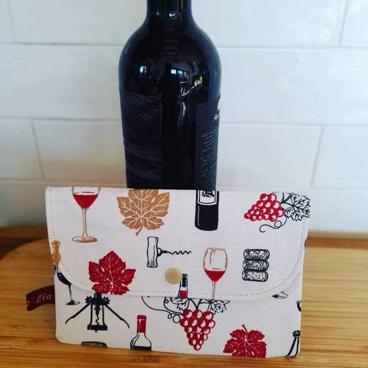 Detalle del estuche multifunción estampado