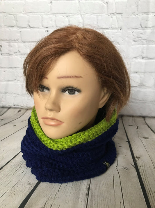 Braga cuello crochet azul y verde